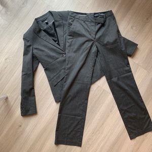 **SOLD**H&M Trouser and Blazer Suit Set